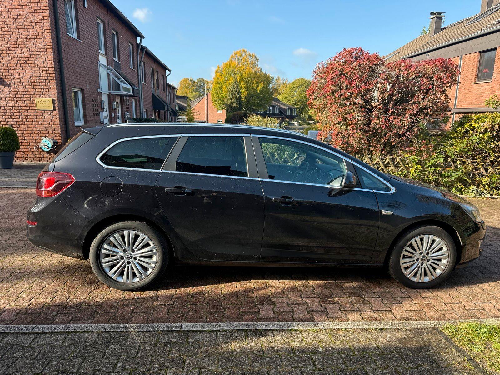 Opel Astra 2011 — photo 6