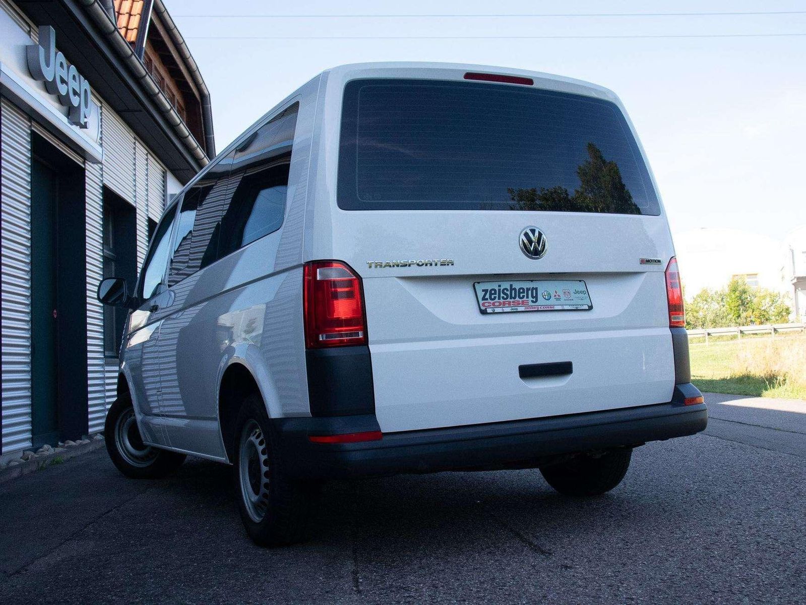 Fahrzeugabbildung Volkswagen T6 Transporter Kasten Kombi 4 Motion 9 Sitzer