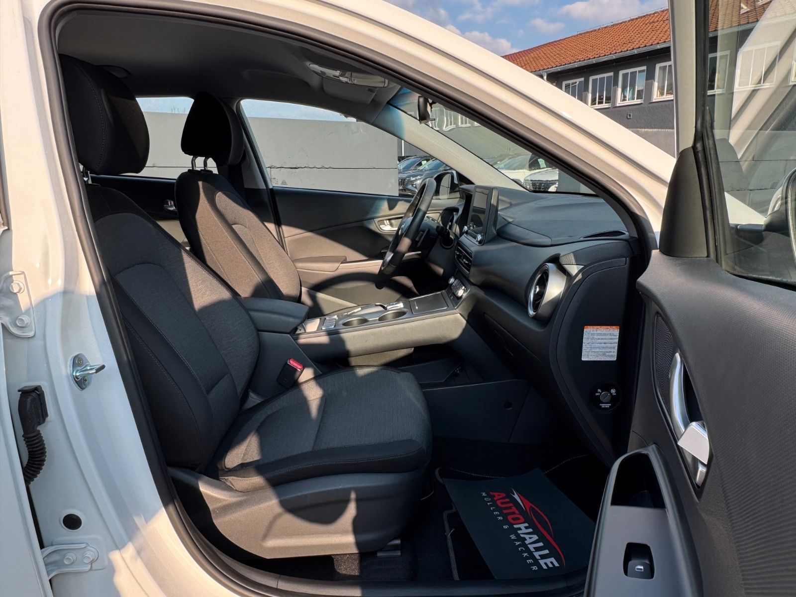 Fahrzeugabbildung Hyundai KONA E Select LKA ACC PDC SHZ LHZ Navi CarPlay