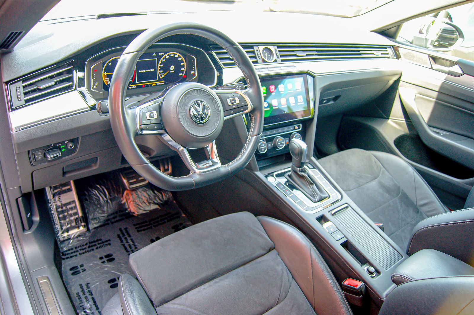 Fahrzeugabbildung Volkswagen Arteon R-Line 4Motion HEADUP PANORAMA STANDHEIZG