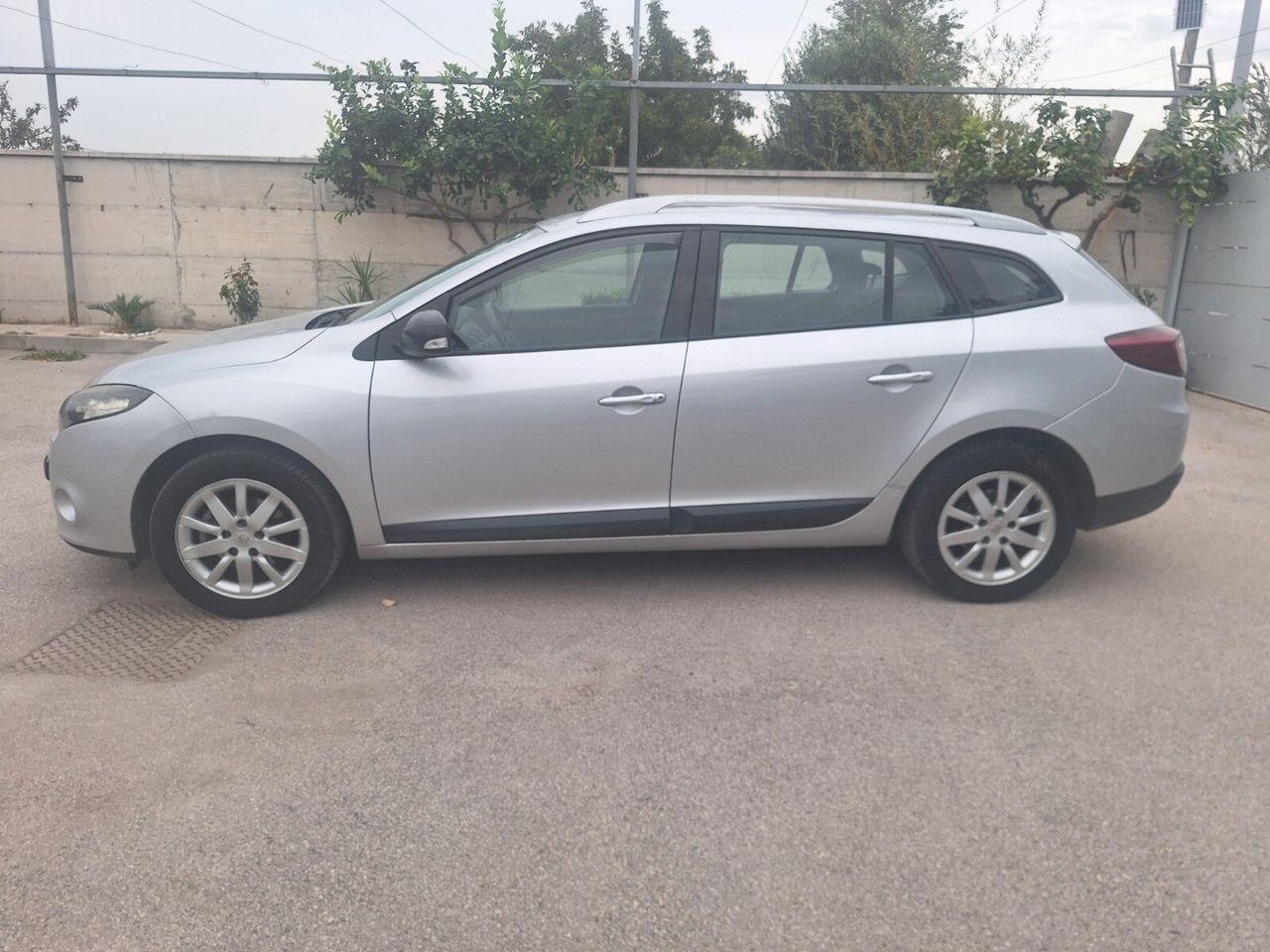 Renault Megane 2012 — салон