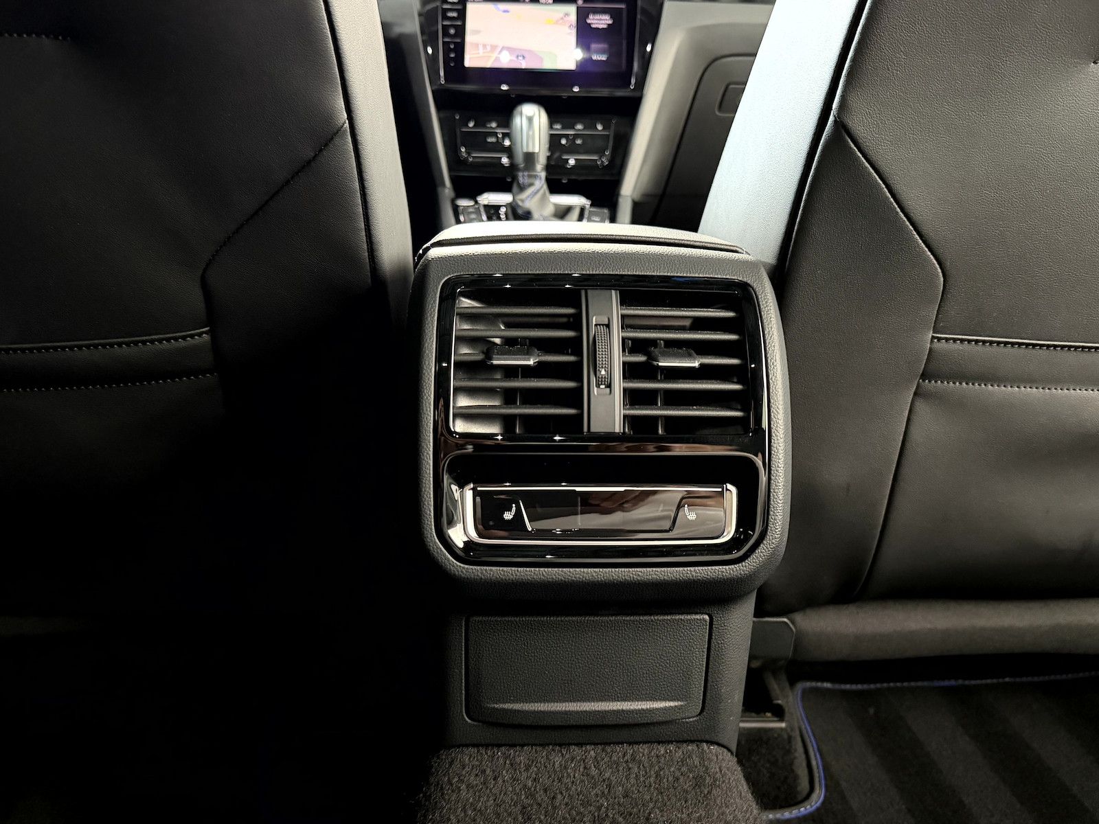 Volkswagen Arteon Shooting Brake R 2.0 TSI IQ Pano HUD AHK foto 9