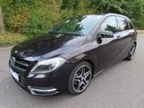 Mercedes-Benz B 180 CDI  Navi Panorama Kamera Klima Sitzh. AHK - Mercedes-Benz B 180 mit Diesel-Antrieb: Limousine, Automatik
