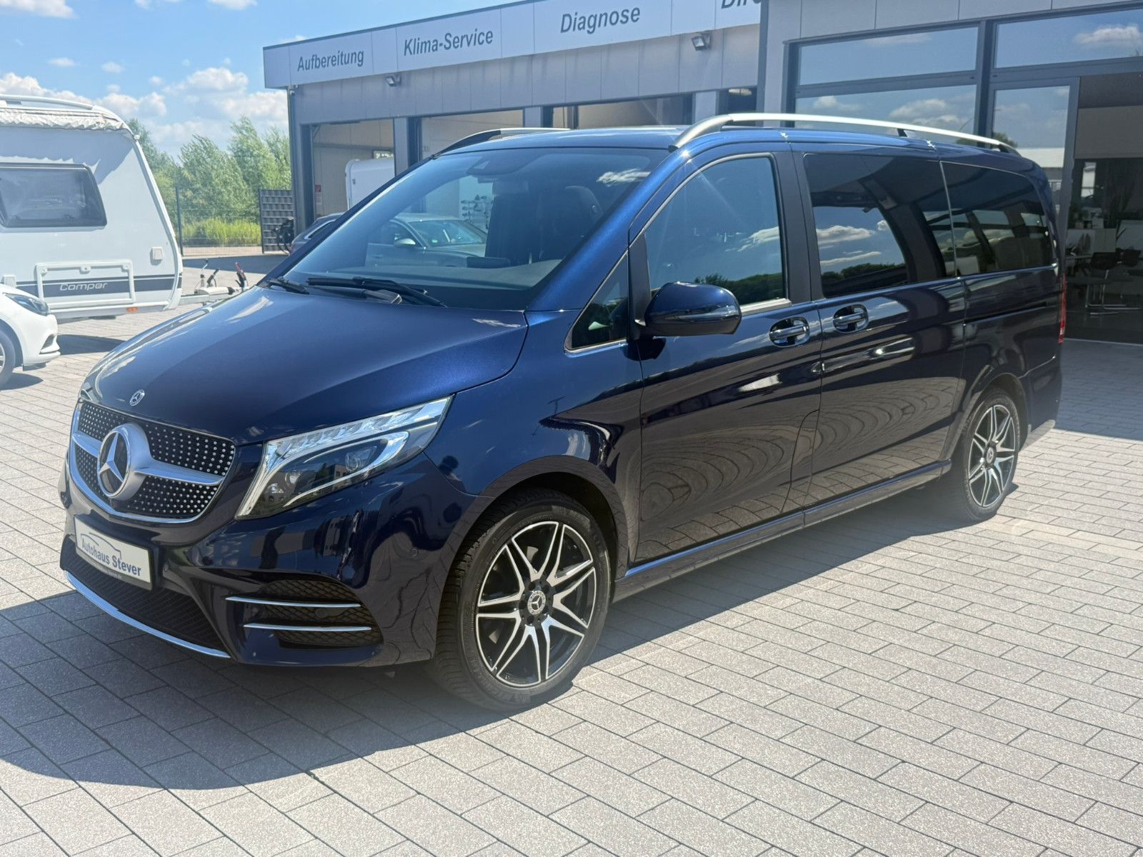 Fahrzeugabbildung Mercedes-Benz V 300 d EDITION 4MATIC lang AMG Line