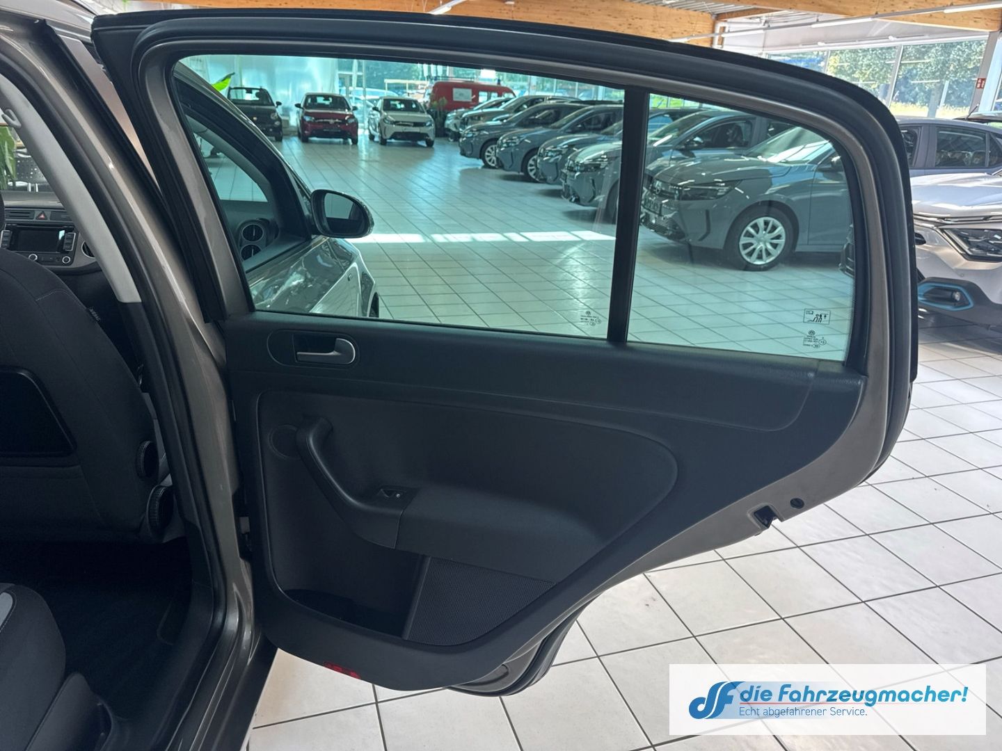 Fahrzeugabbildung Volkswagen Golf Plus VI Life Navi Dyn. Kurvenlicht 2-Zonen-