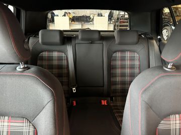 Volkswagen Golf GTI *SPORT-FAHRWERK*NAVI*ACC*PERFORMANCE*