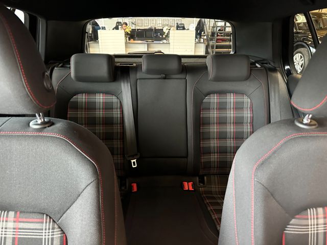 Volkswagen Golf GTI *SPORT-FAHRWERK*NAVI*ACC*PERFORMANCE*