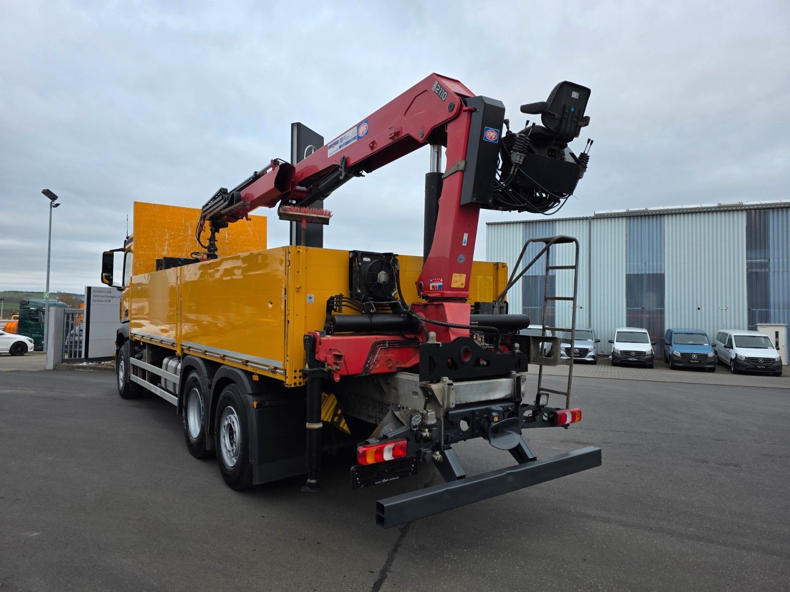 Fahrzeugabbildung Mercedes-Benz Arocs 2545 L 6x2 HMF 2110L Zange Retarder