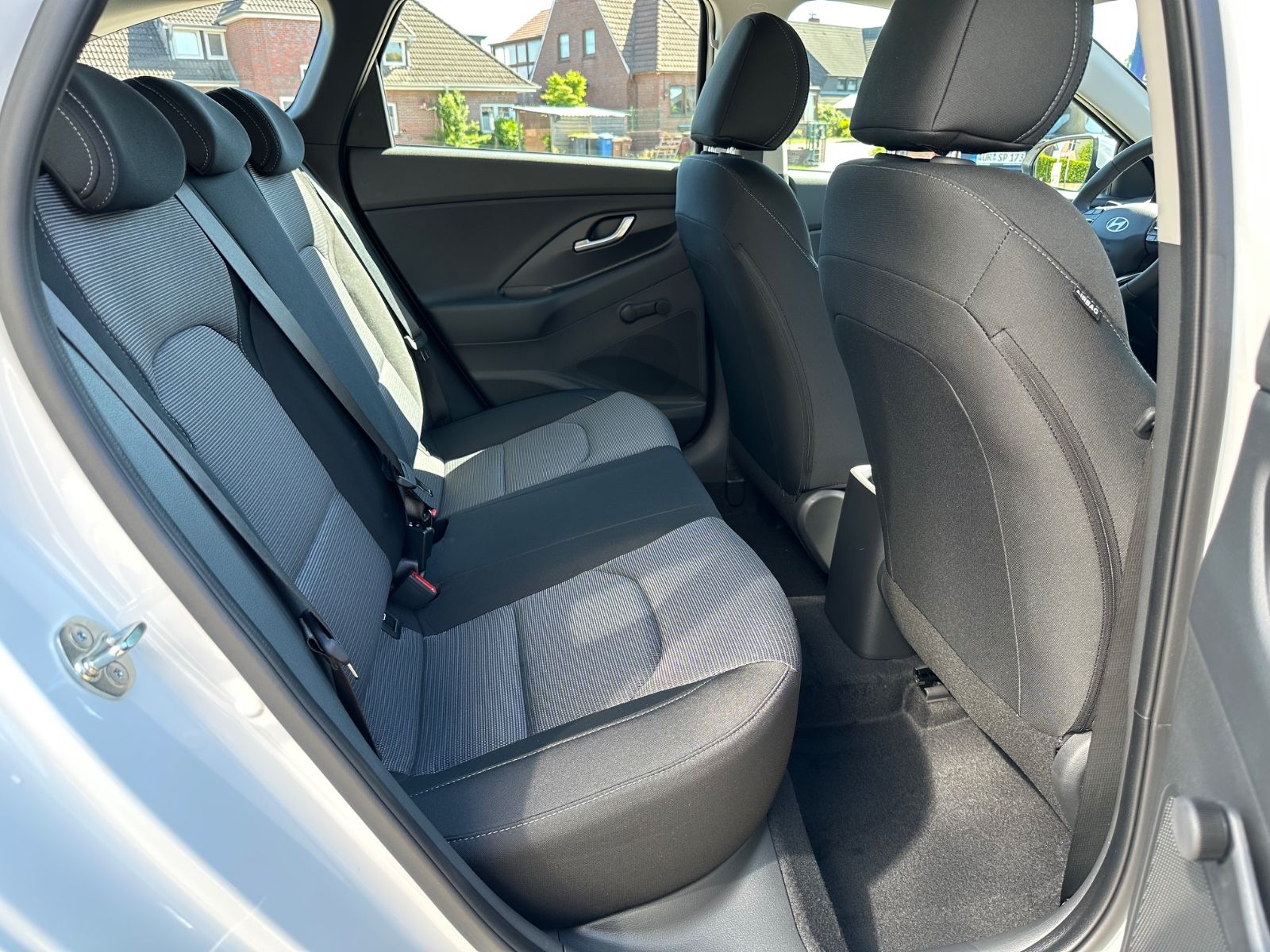 Fahrzeugabbildung Hyundai i30 Kombi 1.0 T-GDI DCT Comfort Navi/GRA/Shzg