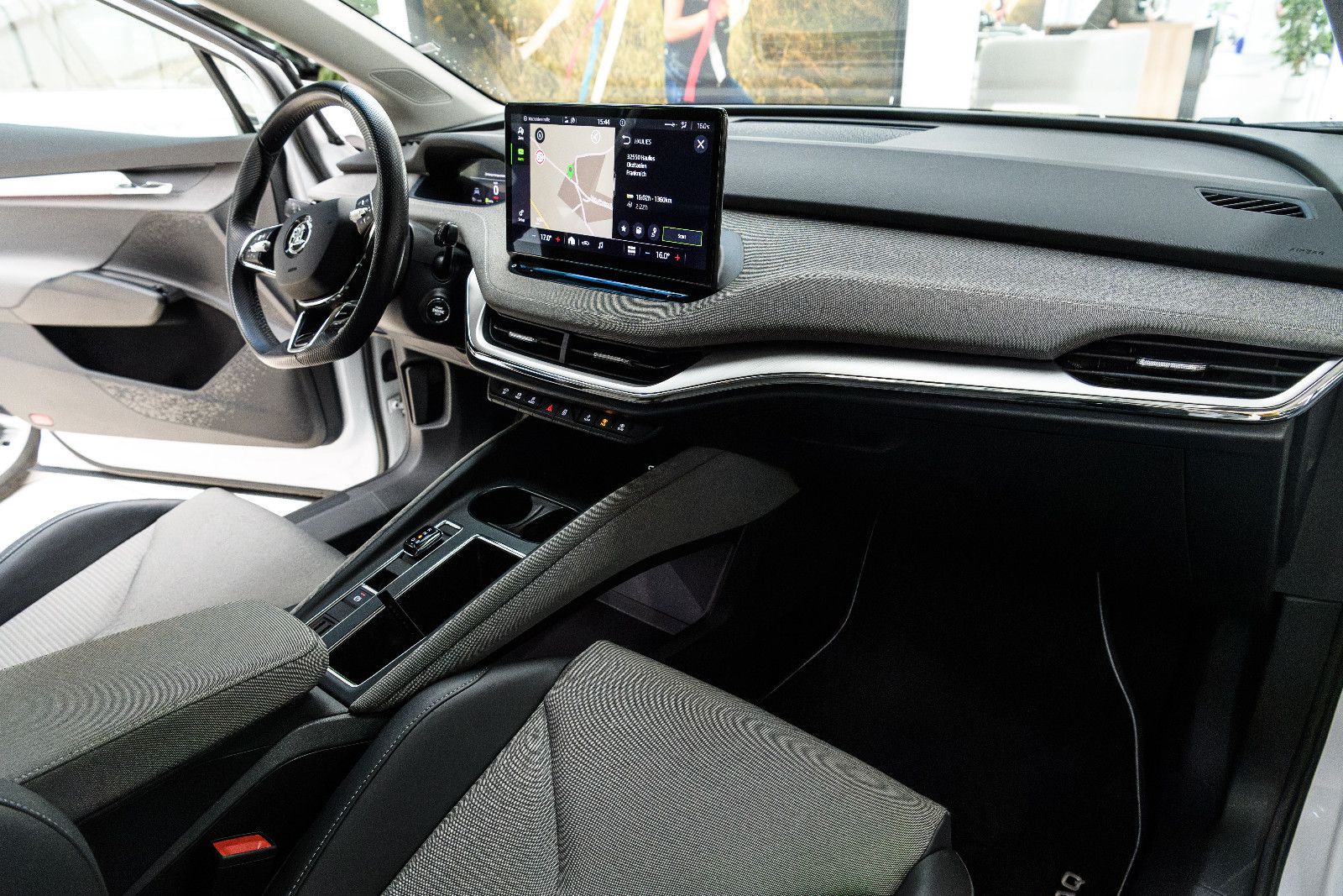 Fahrzeugabbildung SKODA Enyaq 80 +ACC +LED +CARPLAY