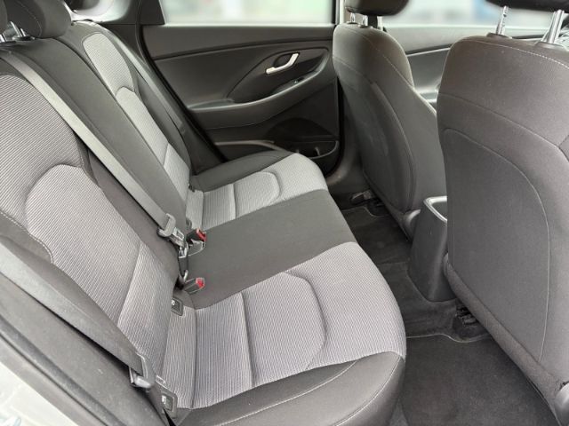 Fahrzeugabbildung Hyundai i30 Select SoKo Navi,Rückfahrkamera,Klimaanlage