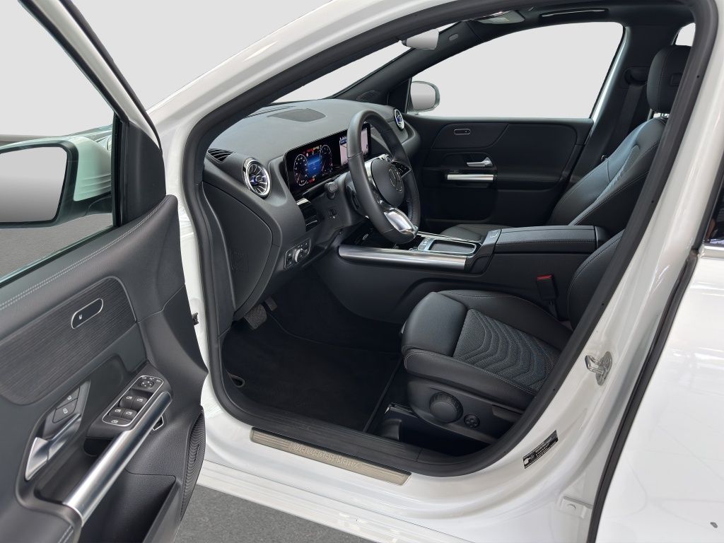 Fahrzeugabbildung Mercedes-Benz B 200 Pano*SD*KeyLess*LED*PDC*ParkAss*SpurH*ACC