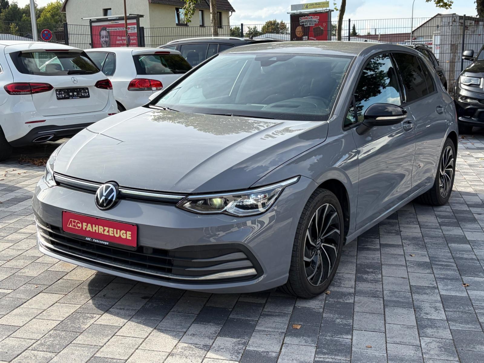 Volkswagen Golf VIII eTSI Active Automatik / 1.Hand /  Navi