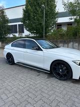 BMW 330i xDrive A M Sport M Sport - BMW 330 Limousine 330i xdrive mit Benzin-Antrieb