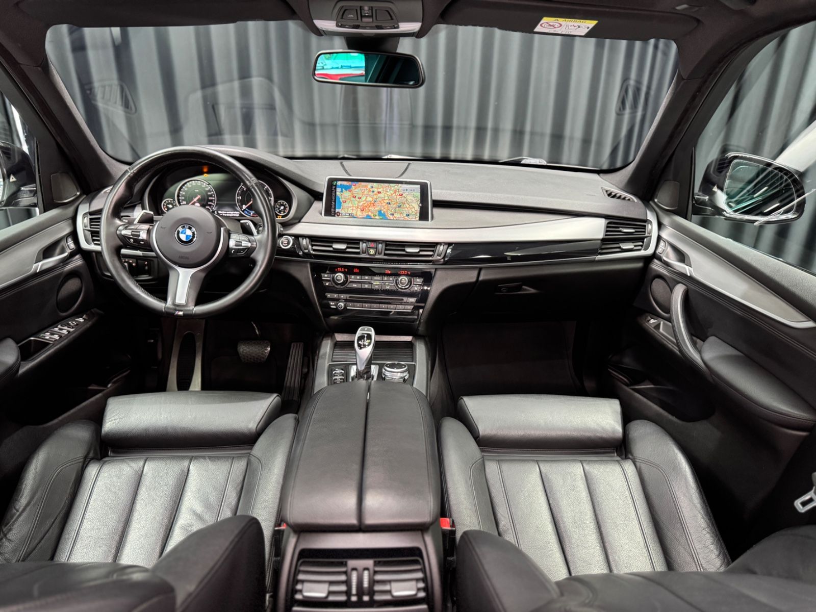 Fahrzeugabbildung BMW X5 40d xDrive|M-SPORT|PANO|7-SITZER|SOFT-CLOSE|