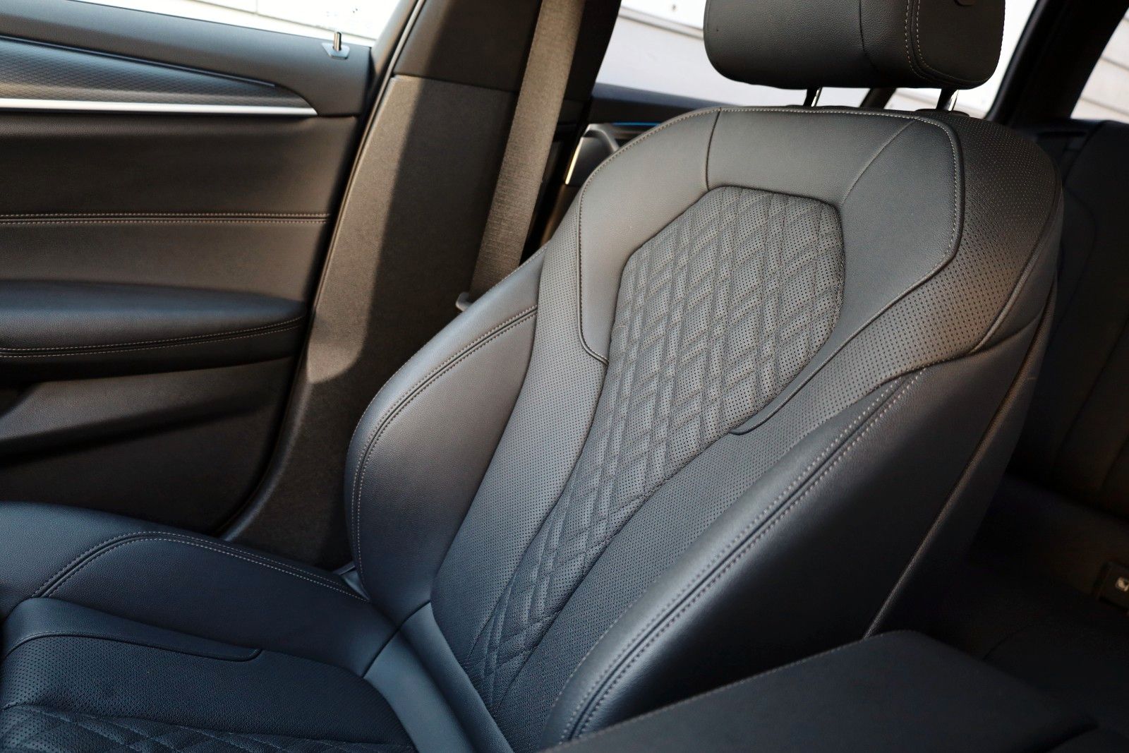 Fahrzeugabbildung BMW 530e Touring M Sport Leder,Navi,LED,Park Assist