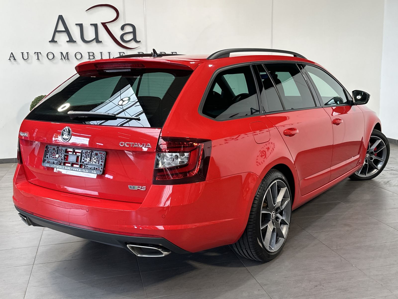 Fahrzeugabbildung SKODA Octavia Combi 2.0 TDI DSG RS NAV+LED+18ZOLL+2HD