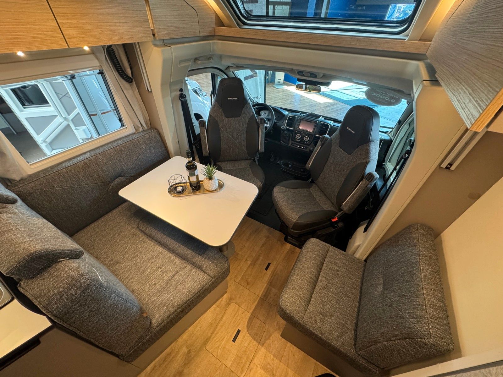 Fahrzeugabbildung Bürstner Campeo TD 690 G SIE SPAREN 14.519 €!