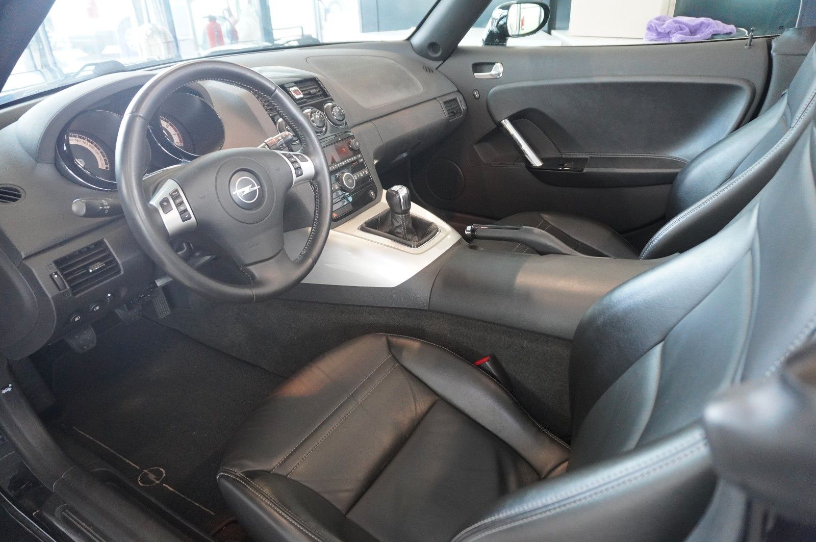 Fahrzeugabbildung Opel GT 2.0T ROADSTER SPORT LEDER/TEMP./KLIMA/1.Hand