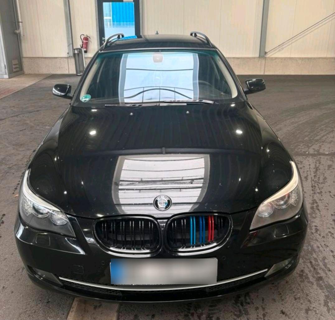 BMW 530 2009 — interior