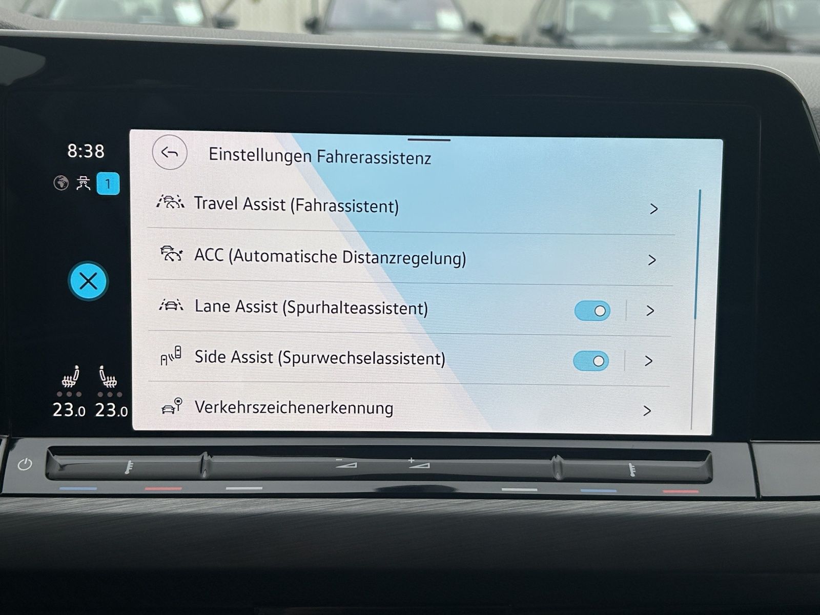 Fahrzeugabbildung Volkswagen Golf VIII Variant Style eTSI DSG LED+ ACC SH LRH
