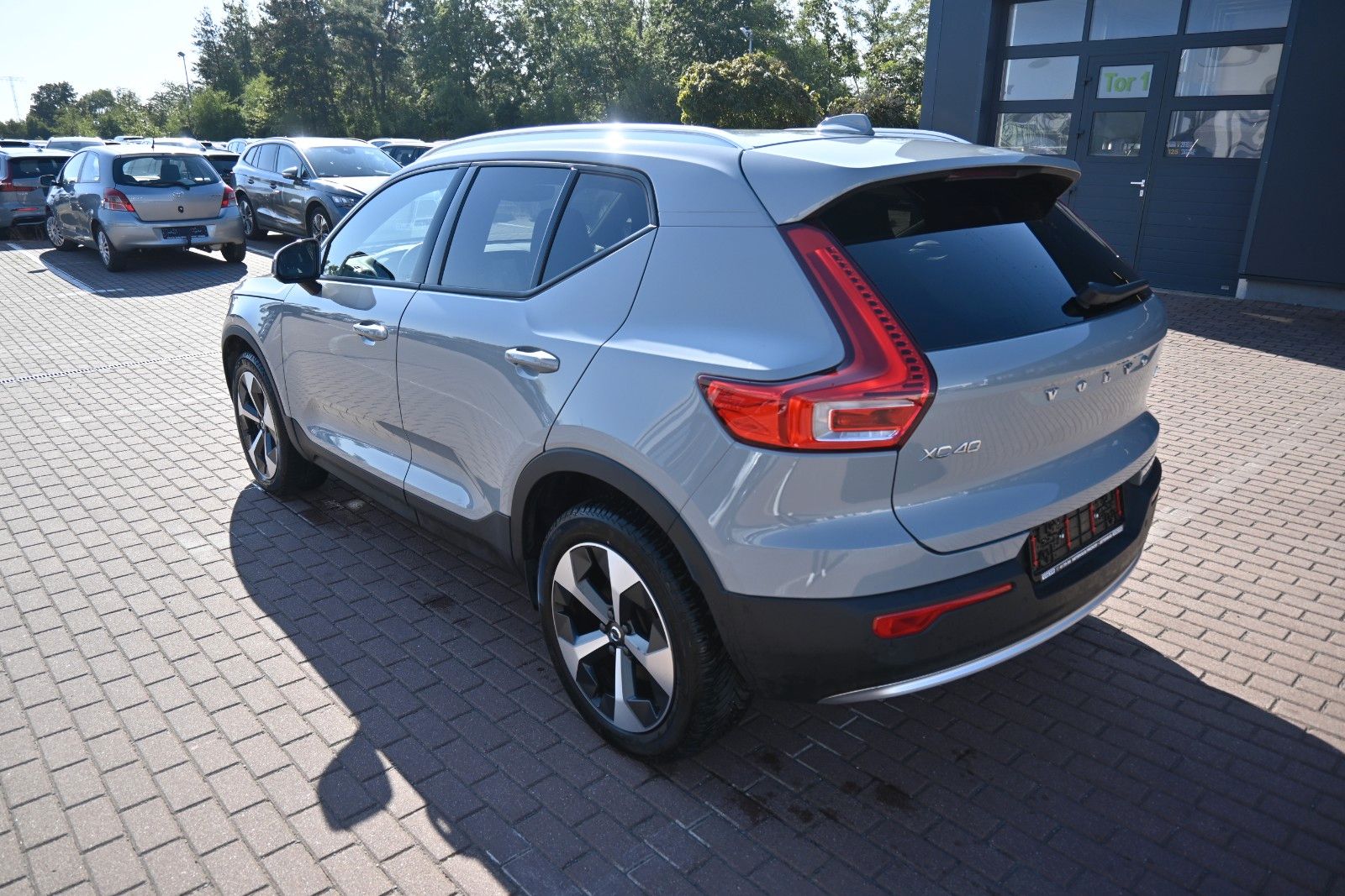 Fahrzeugabbildung Volvo XC40 B3 Benzin Core 2WD*LHZG*360°