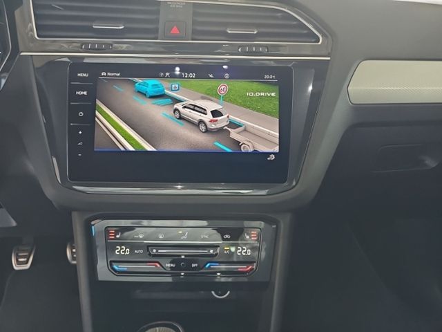 Fahrzeugabbildung Volkswagen Tiguan 1.5 TSI 6-Gang MOVE AHK NAVI MATRIX 360°