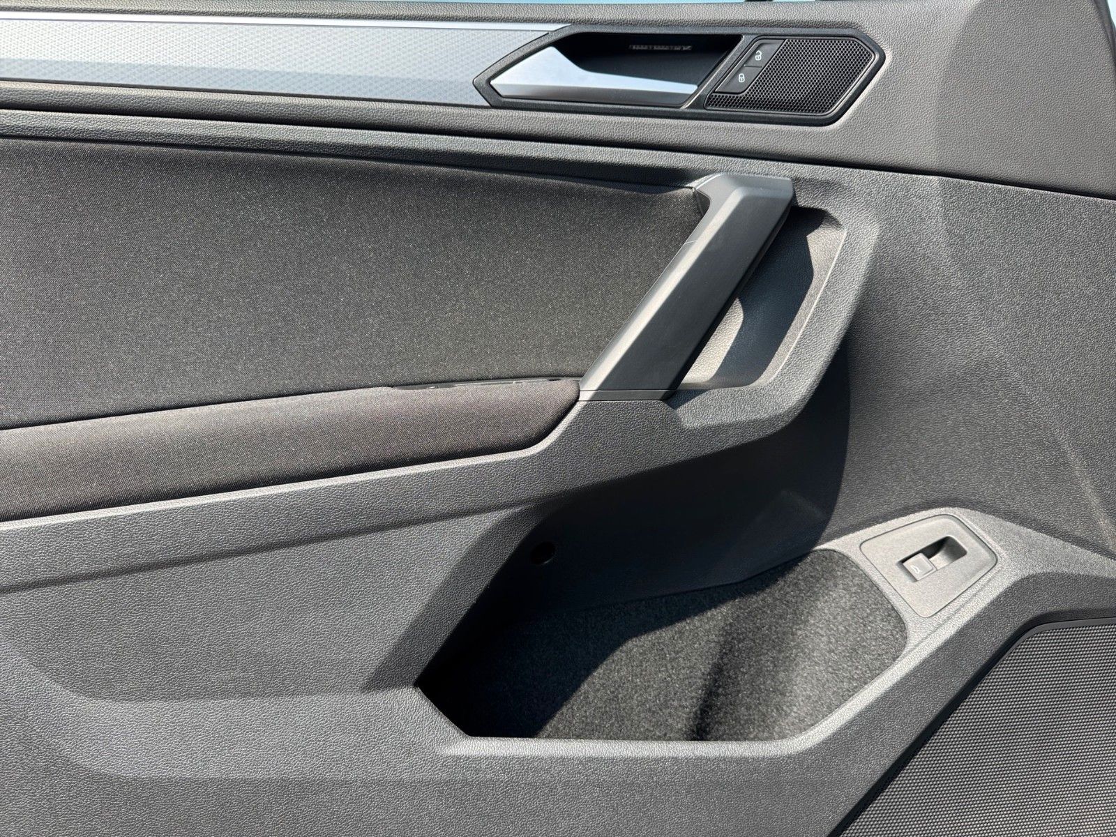 Fahrzeugabbildung Volkswagen Tiguan Life ACTIVE 1.5 TSI