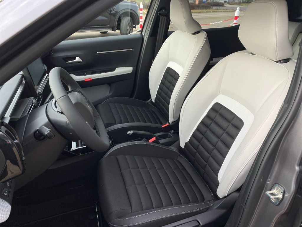 Fahrzeugabbildung Citroën C3 Aircross Turbo 100 PLUS *Winterpaket*Cam*CP*