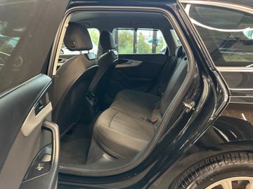 Audi A4 *360°AHK*ACC*NAV*3-ZONEN*CARPLAY*TOTWINKEL*