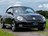 Volkswagen Beetle Cabrio SportBMT°2.0TSI°18" °FENDER°220 PS - Volkswagen Beetle: Schwarz