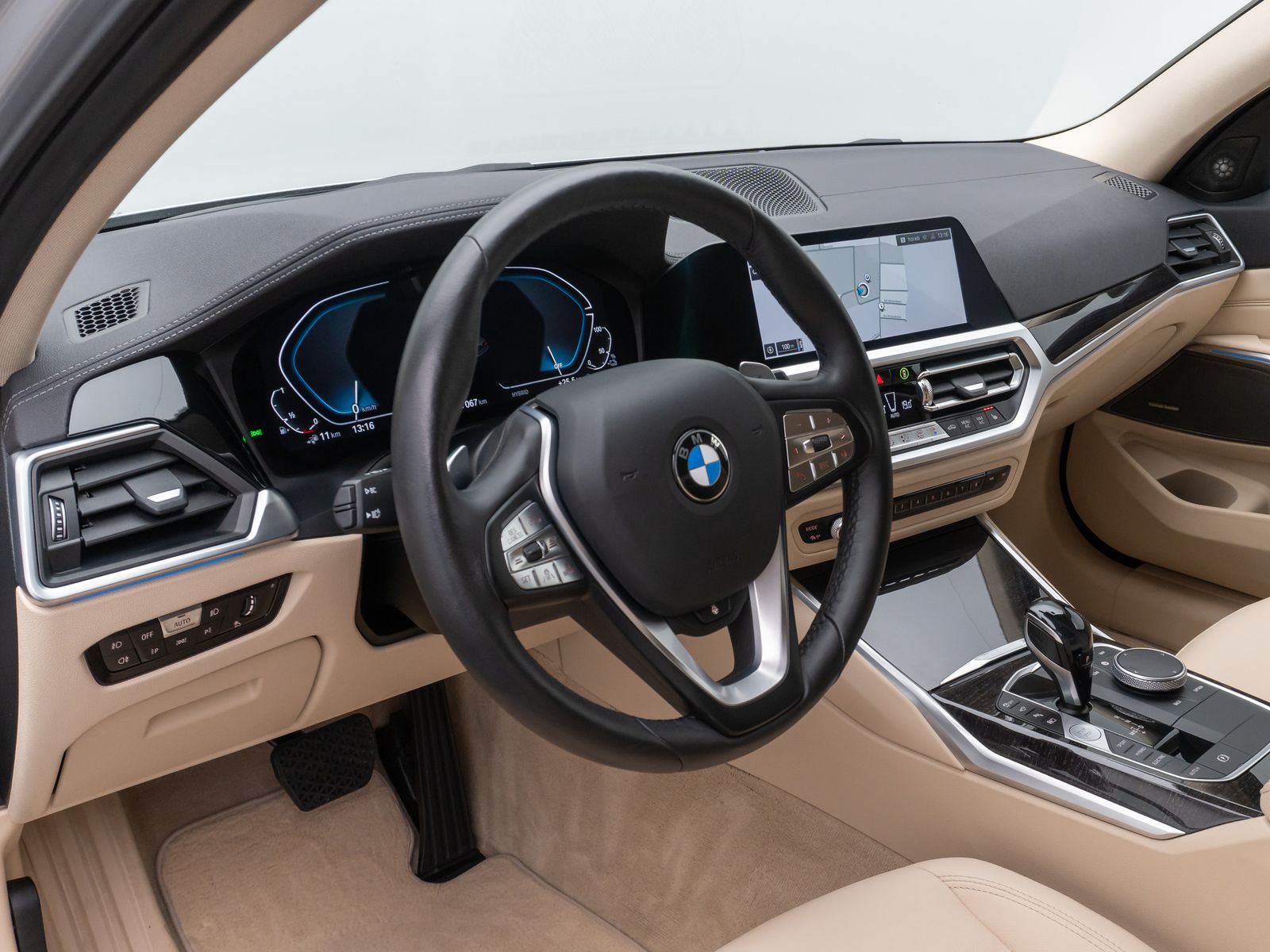 Fahrzeugabbildung BMW 330e Luxury Line 360°Laser HUD DAB H/K Komfort