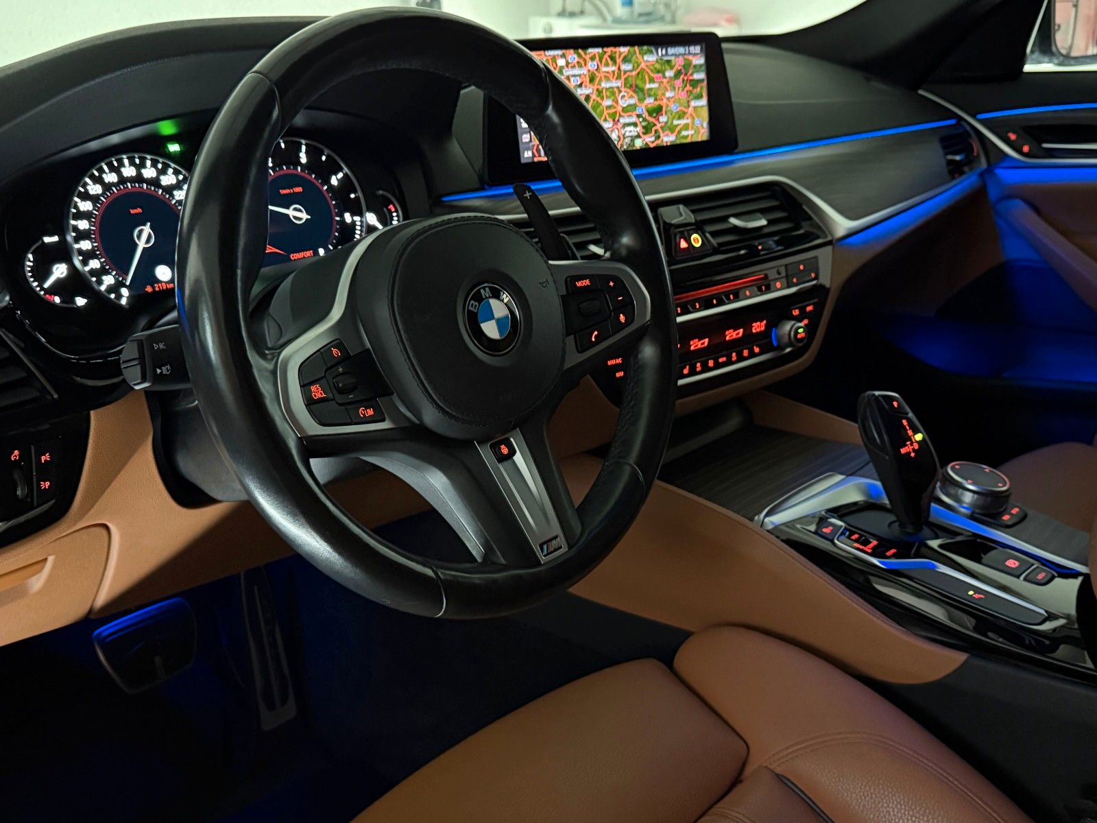 Fahrzeugabbildung BMW 530 d xDrive M SPORT/LED/HuD/FROZEN LACKIERUNG