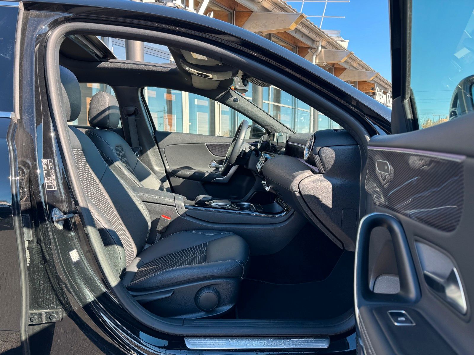 Fahrzeugabbildung Mercedes-Benz A 220d Progressive+Pano+Ambiente+RKamera+LED