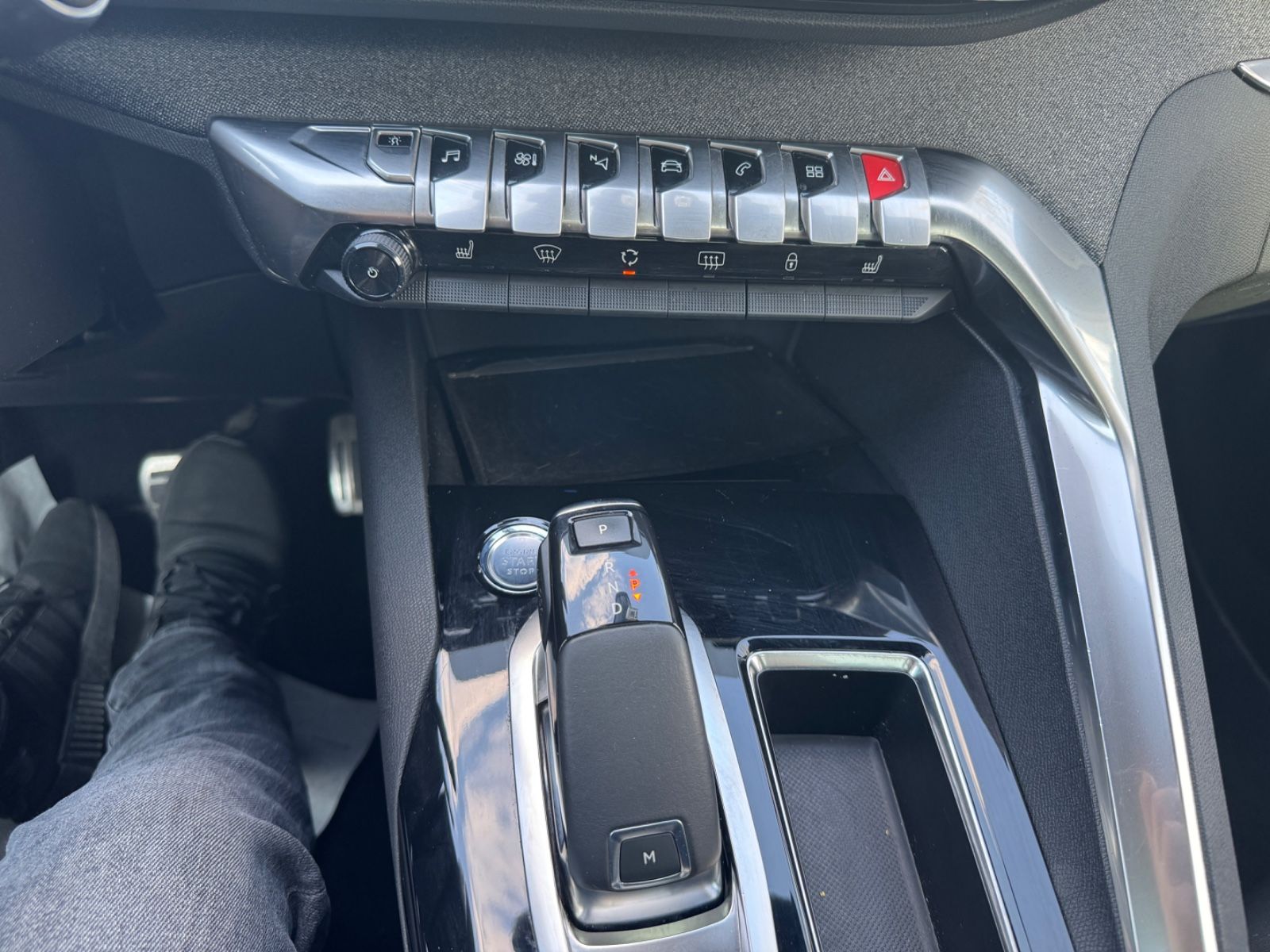 Fahrzeugabbildung Peugeot 5008 Allure GT Line Leder+7 Sitzer+LED+Panorama+
