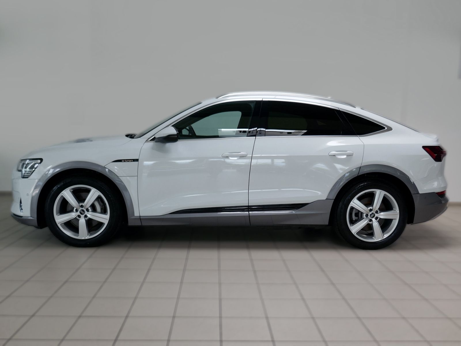 Fahrzeugabbildung Audi e-tron Sportback advanced 55 quattro | LED AHK