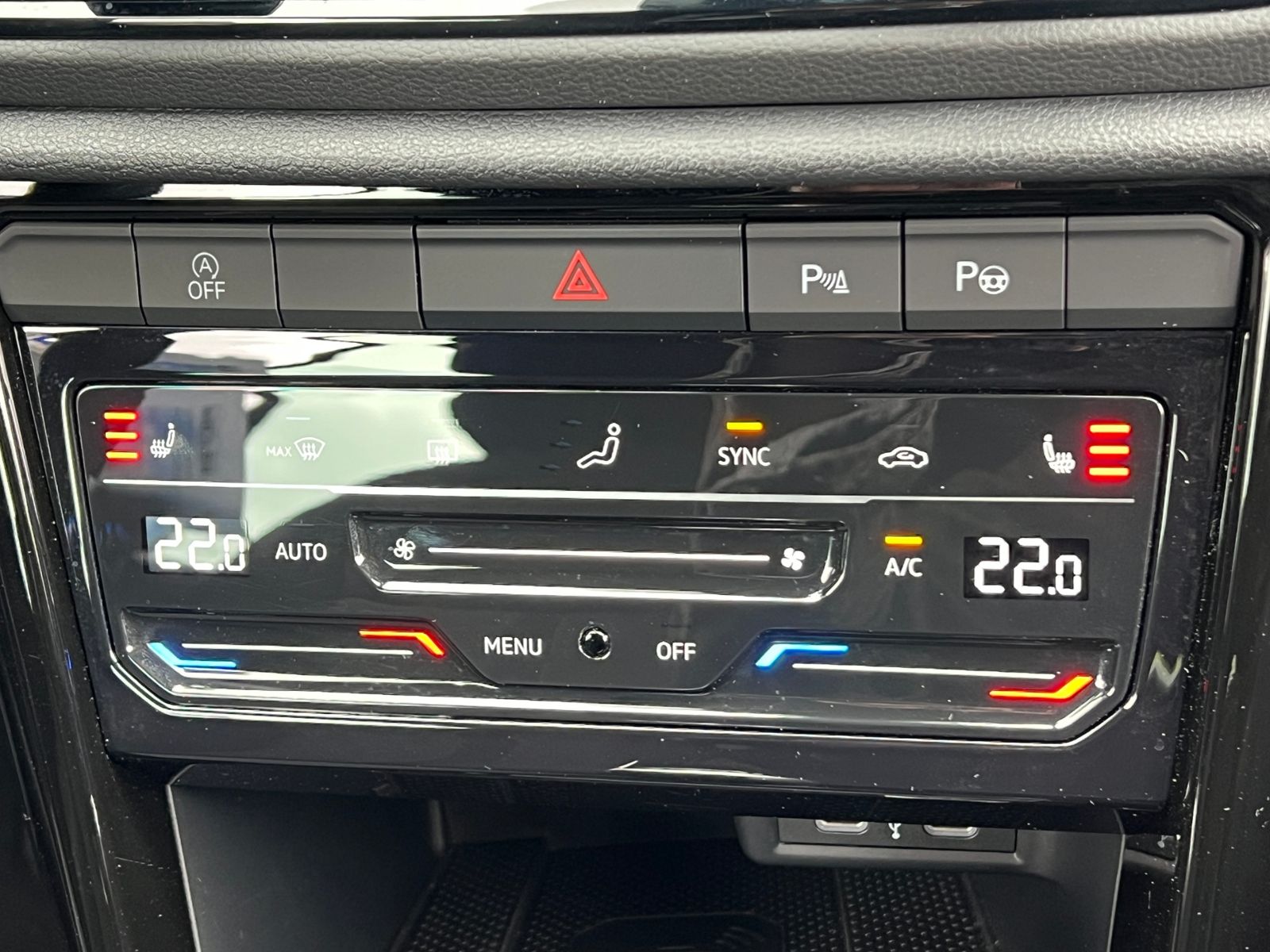 Fahrzeugabbildung Volkswagen T-Roc Cabriolet 1.5 TSI DSG *AHK, LED, Black Sty