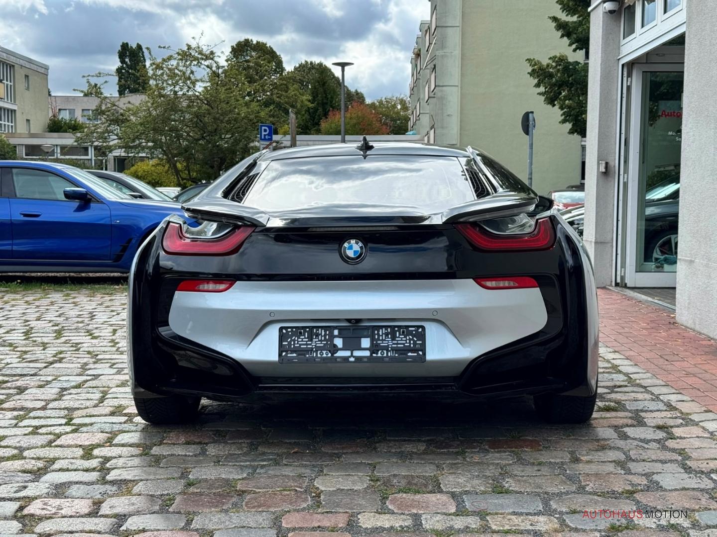 BMW i8 Coupe LED HUD SHZ LEDER KOLLISIONWARNER