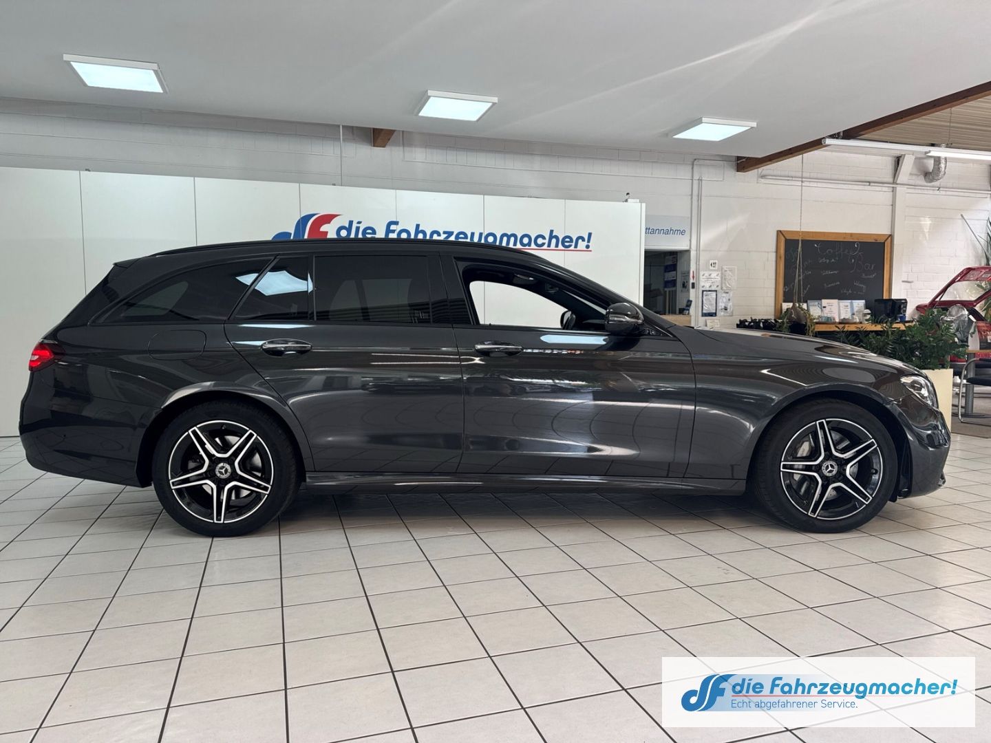 Fahrzeugabbildung Mercedes-Benz E 300 -Klasse EU6d  Sportpaket Niveau Digitales