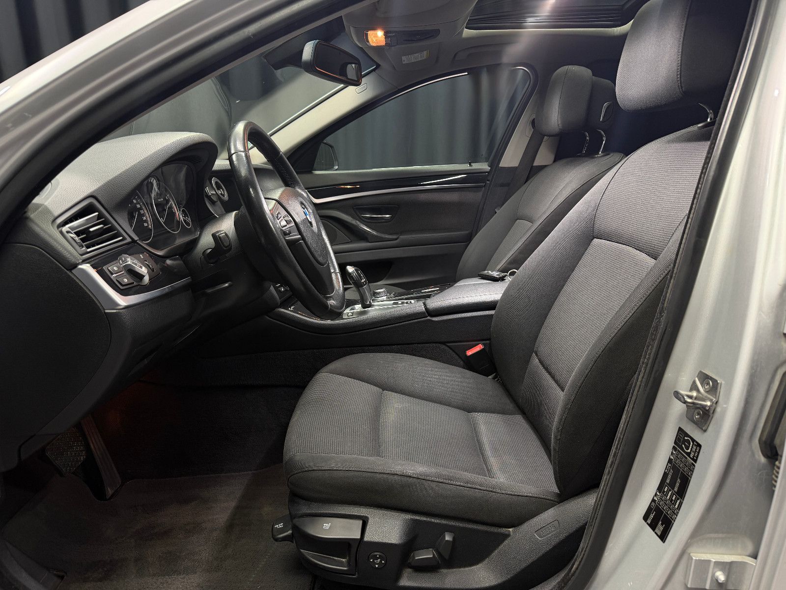 Fahrzeugabbildung BMW 530d Limousine |AUTOMATIK|PANO|NAVI|PDC