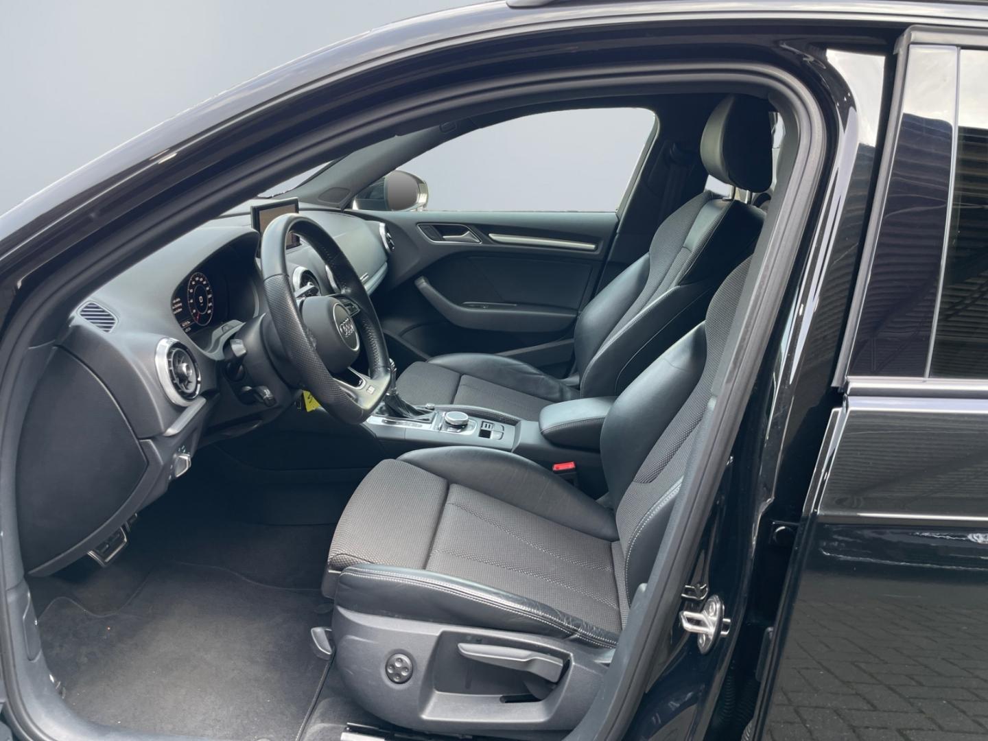 Audi A3 Sportback 35 TFSI S-line *Optik*AHK*SHZ*Navi*