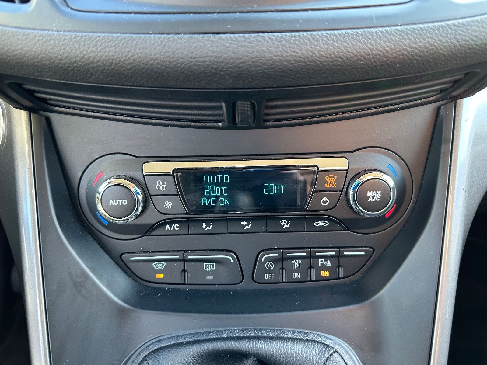 Fahrzeugabbildung Ford Kuga 1.5 EB Sync Edit AHK/Navi/SHZG/GRA/Parkpil.