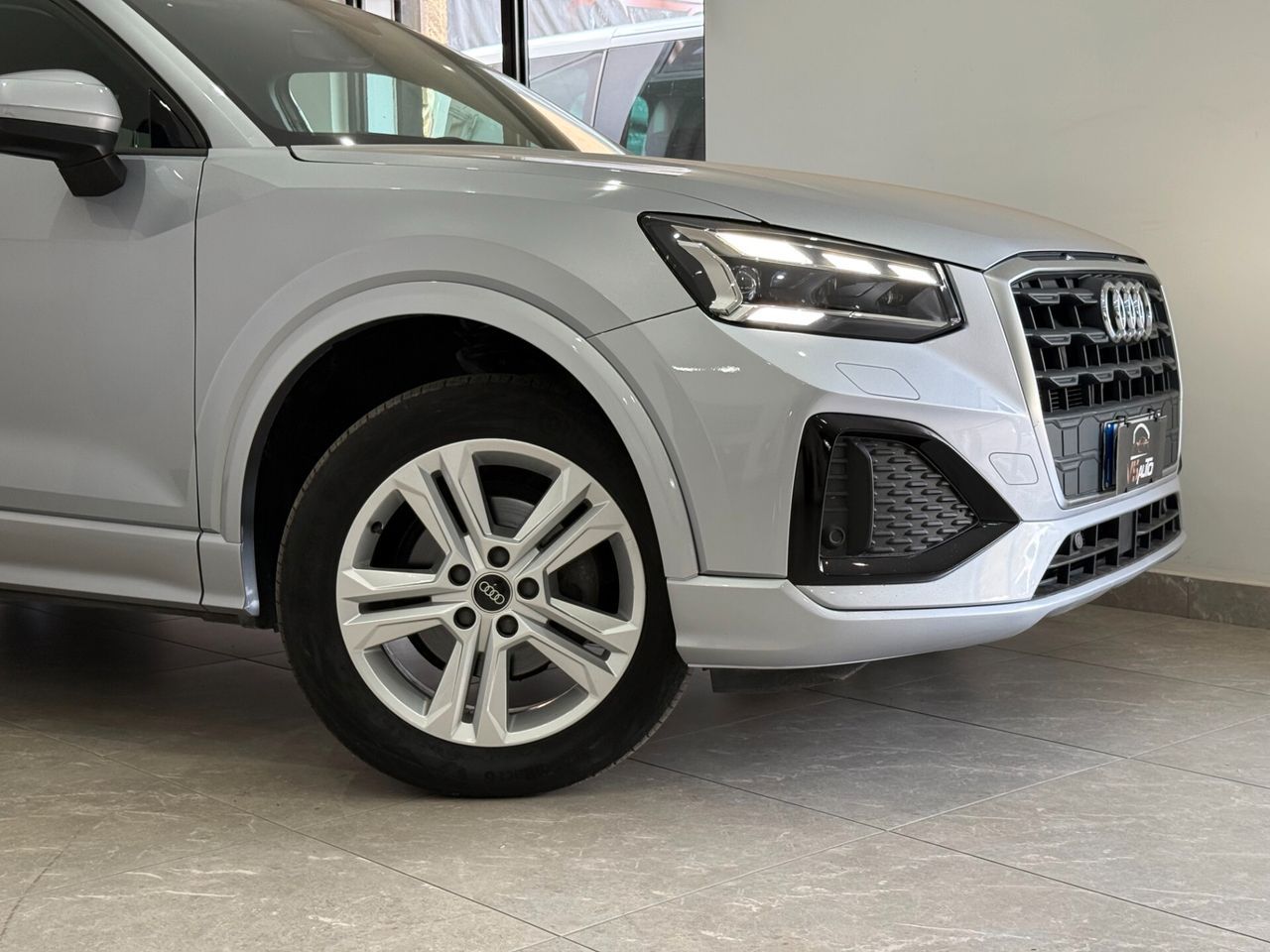 Audi Q2 30 TDI S tronic Identity Black imagem 3