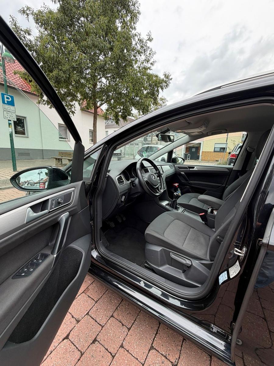Volkswagen Golf Sportsvan 2014 — engine 110 HP (81kW)