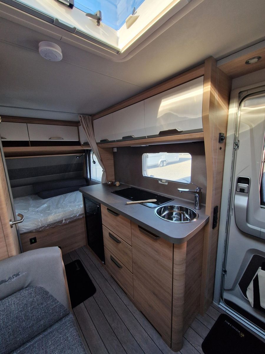 Fahrzeugabbildung Knaus Südwind 420 QD Black Selection