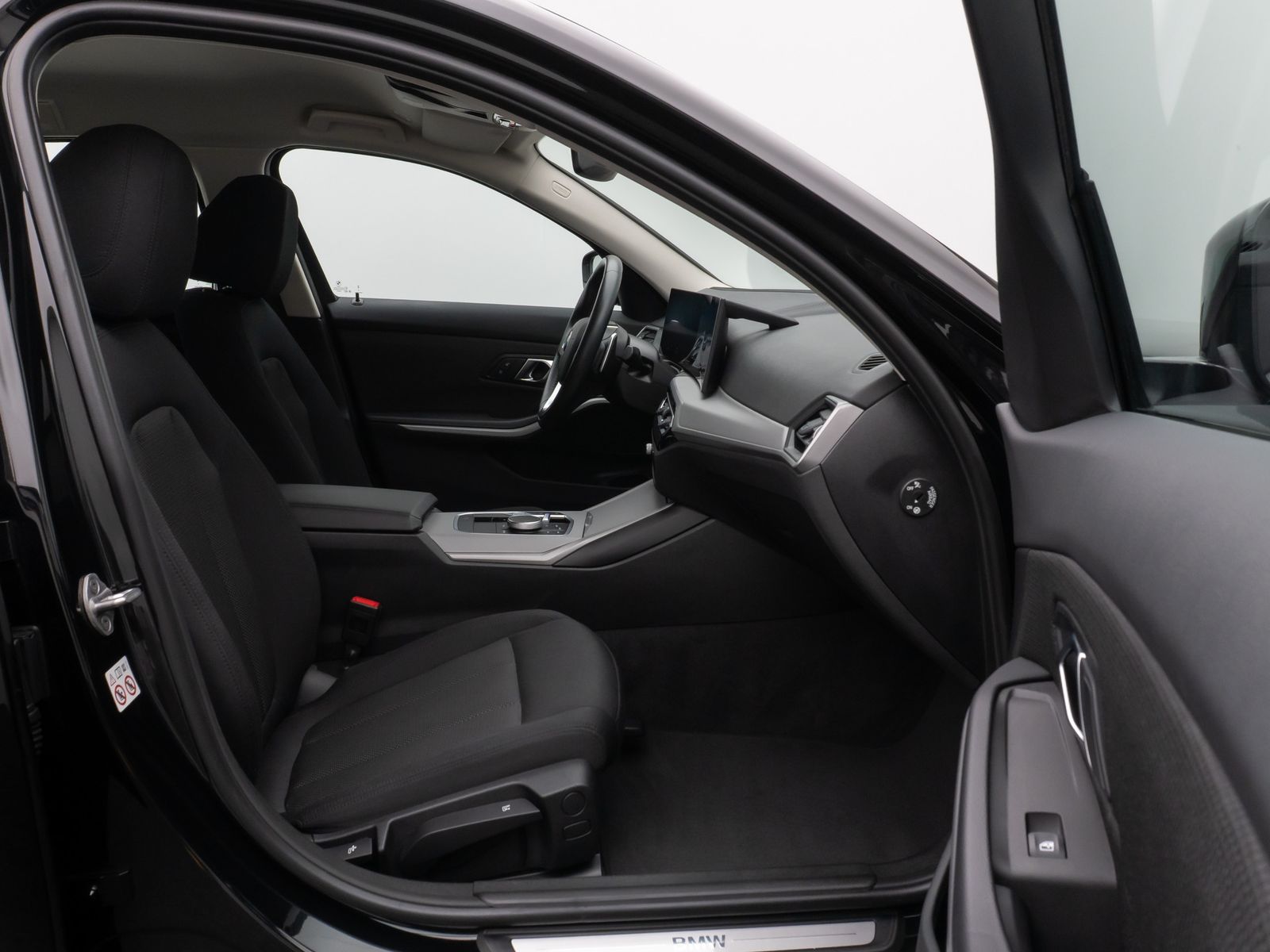 Fahrzeugabbildung BMW 320d xD Stop&Go DAB Kamera HUD Komfort Widscreen
