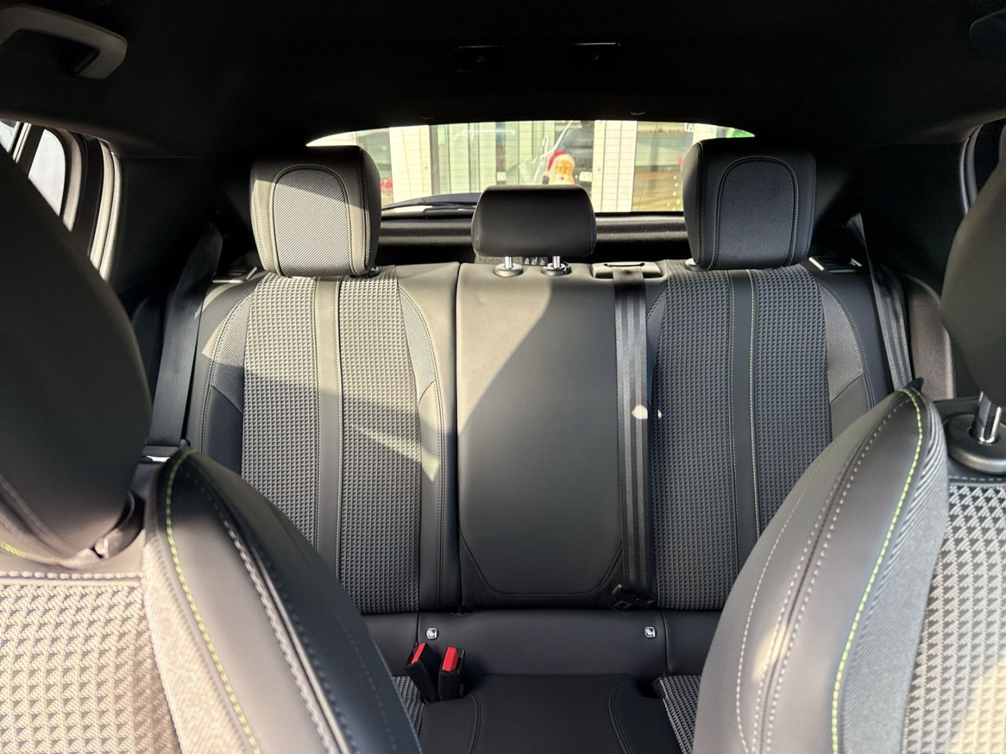 Fahrzeugabbildung Peugeot 208 GT 1.2 PureTech 100 Navi LED ACC Klimaautom