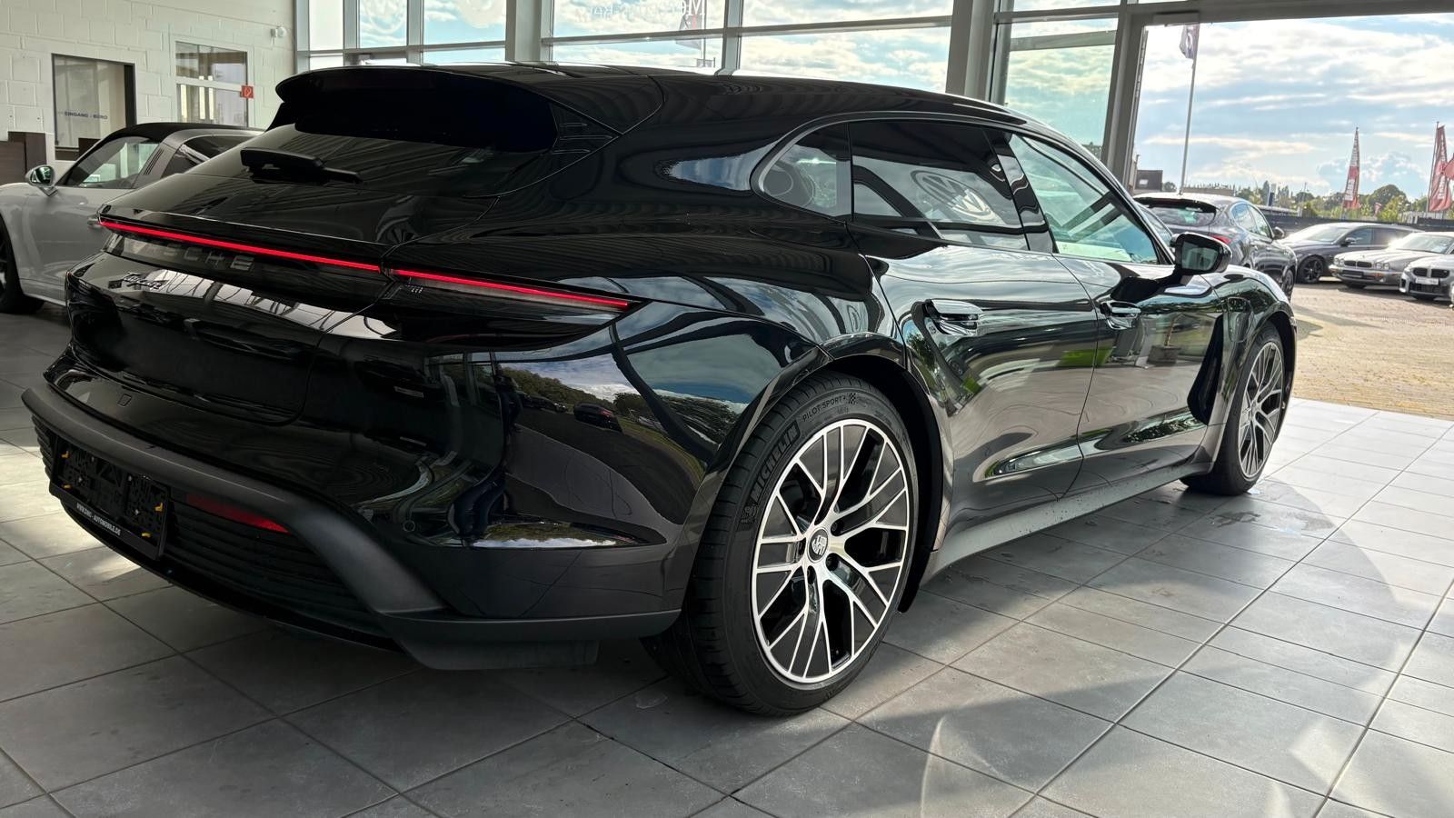 Fahrzeugabbildung Porsche Taycan Sport Turismo/Innodrive/Panodach/20 Zoll