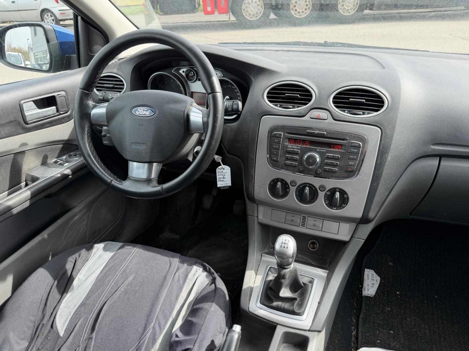 Ford Focus 2009 — photo 10