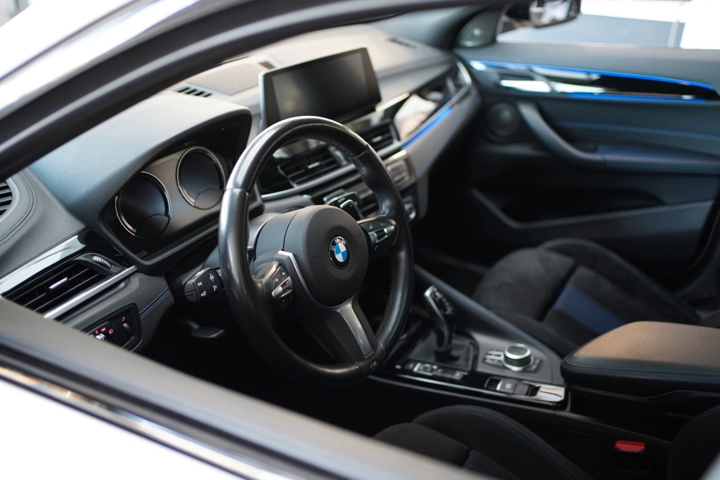 Fahrzeugabbildung BMW X2 M35i M Sport +Glasdach+HeadUp+Parkassist+Navi